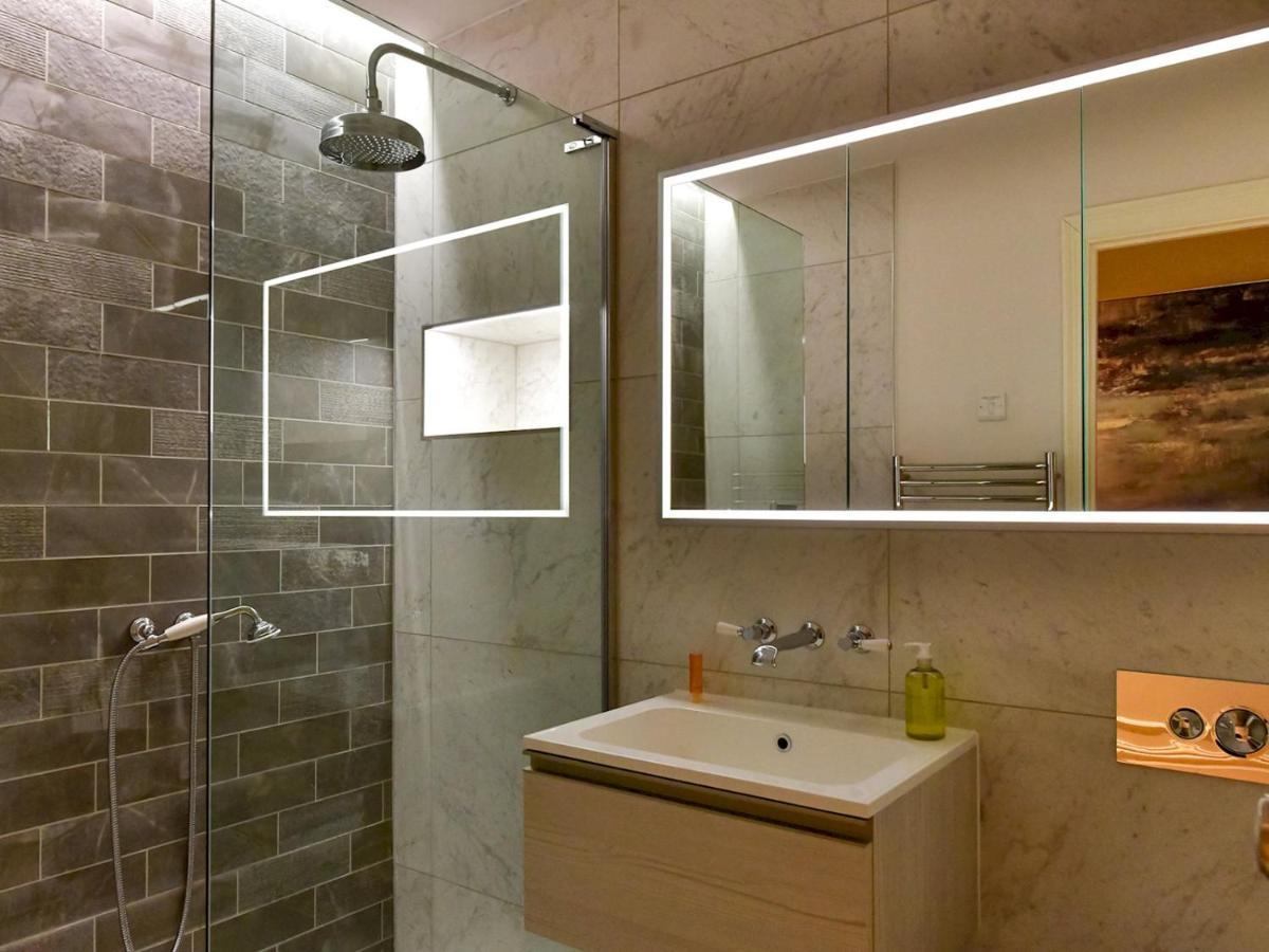 Pass The Keys Beautiful 2 Bed Apartment With Parking In The Bay Cardiff Bagian luar foto