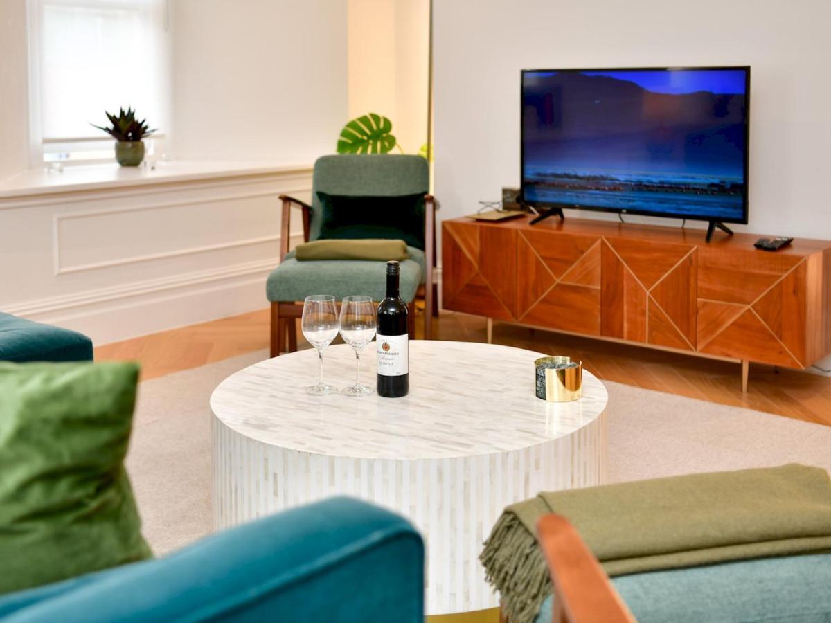 Pass The Keys Beautiful 2 Bed Apartment With Parking In The Bay Cardiff Bagian luar foto