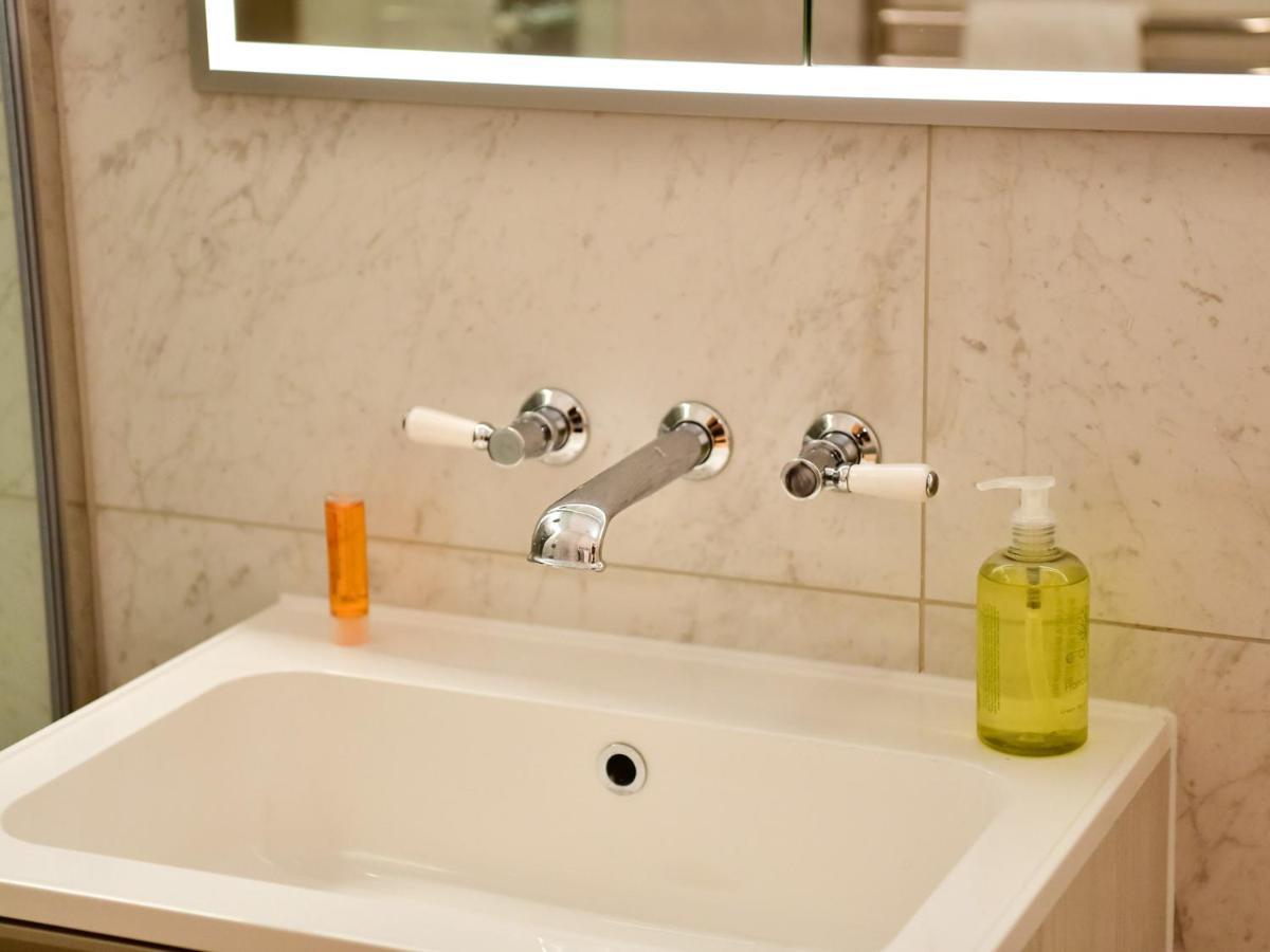 Pass The Keys Beautiful 2 Bed Apartment With Parking In The Bay Cardiff Bagian luar foto