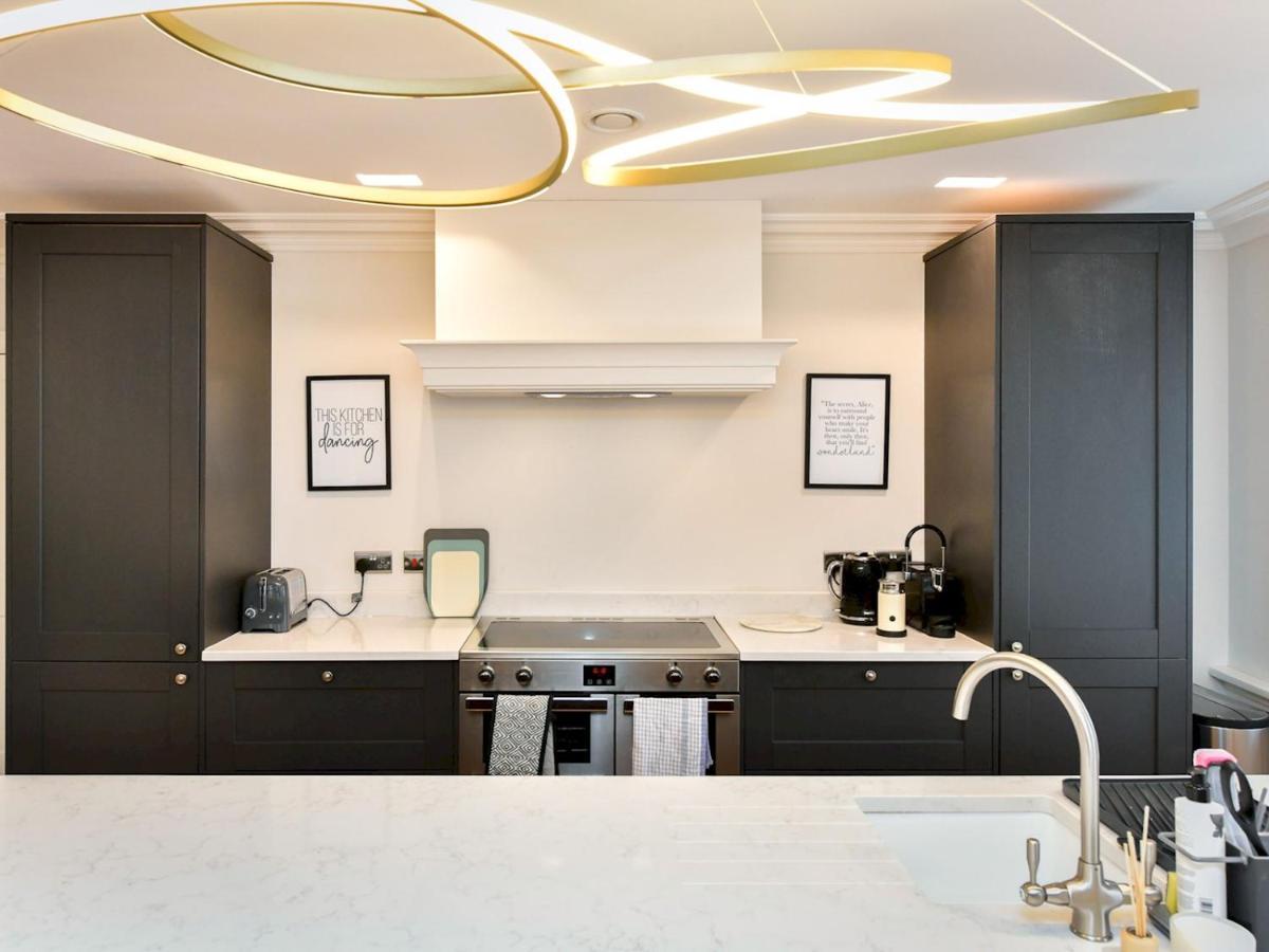 Pass The Keys Beautiful 2 Bed Apartment With Parking In The Bay Cardiff Bagian luar foto