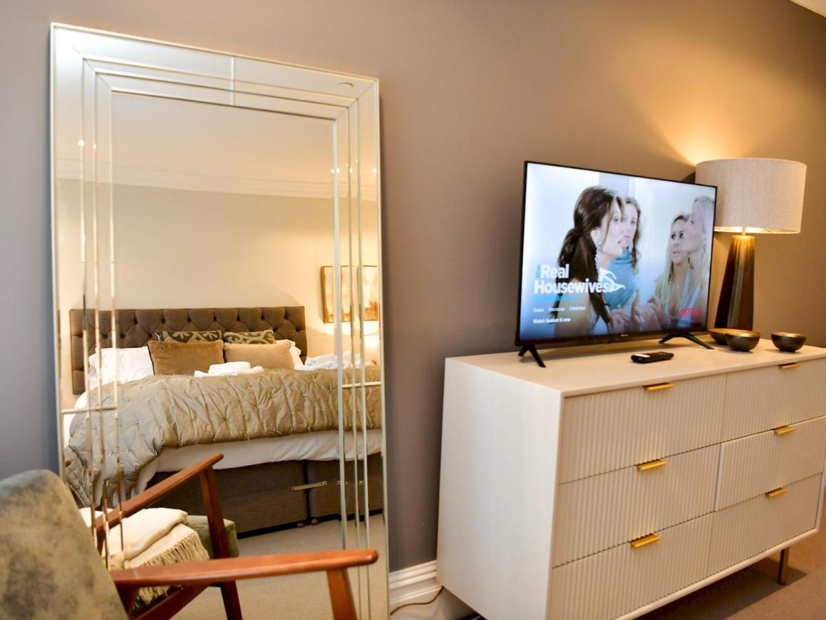 Pass The Keys Beautiful 2 Bed Apartment With Parking In The Bay Cardiff Bagian luar foto